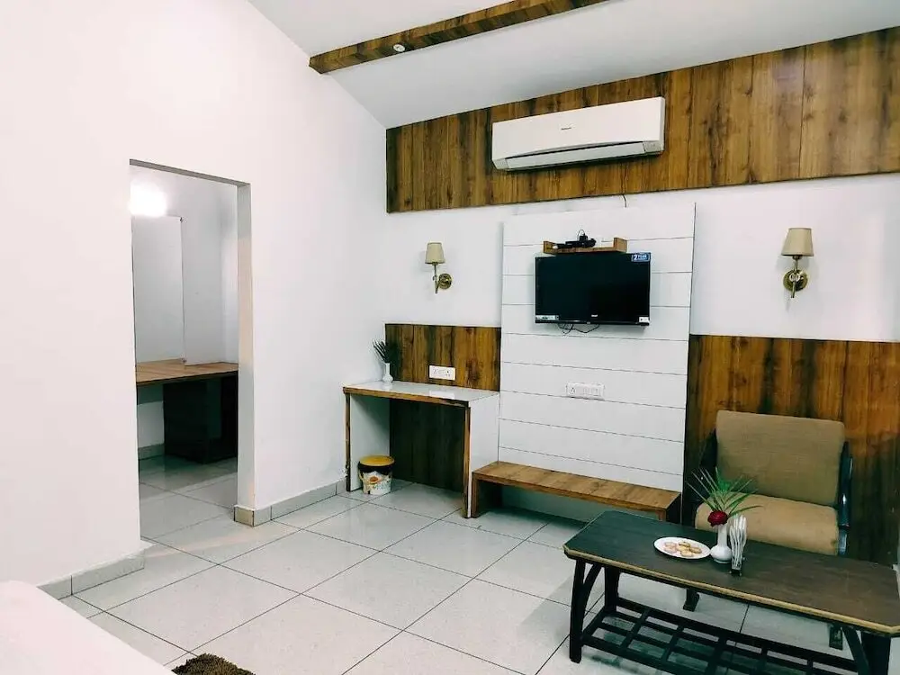 Наинитал: Royals Moonlight Resort