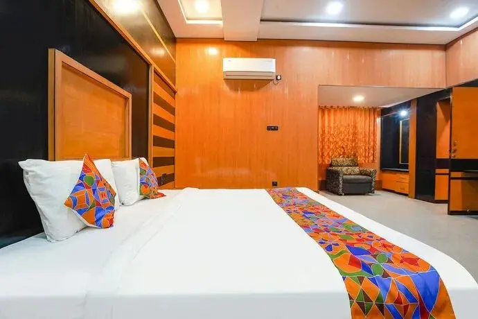 Fabhotel Rahul Palace — фото 1