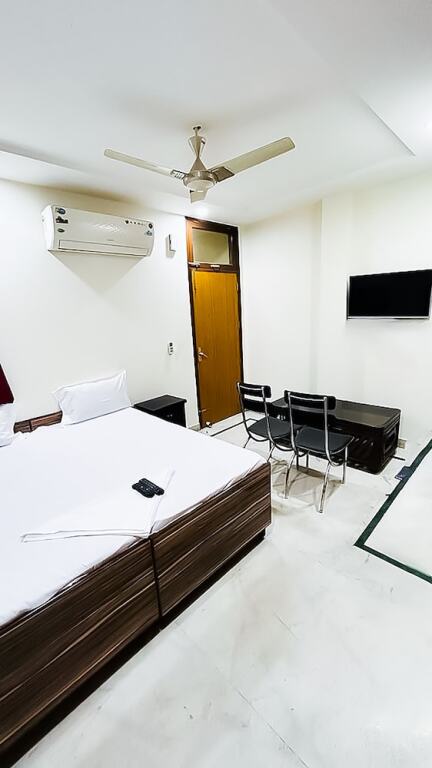 Нью-Дели: Roomshala 140 Hotel 24&7 Malviya Nagar