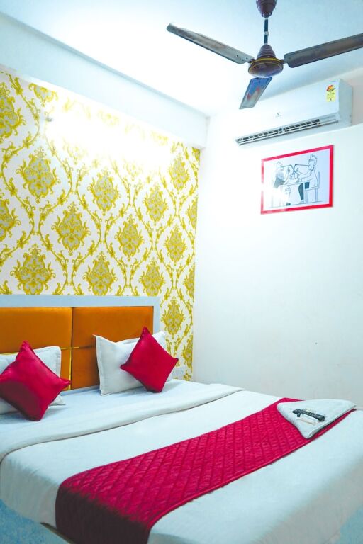 Нойда: Roomshala 143 Shubham Residency Sec 70