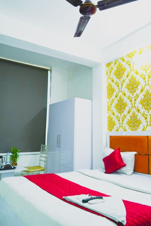 Нойда: Roomshala 143 Shubham Residency Sec 70