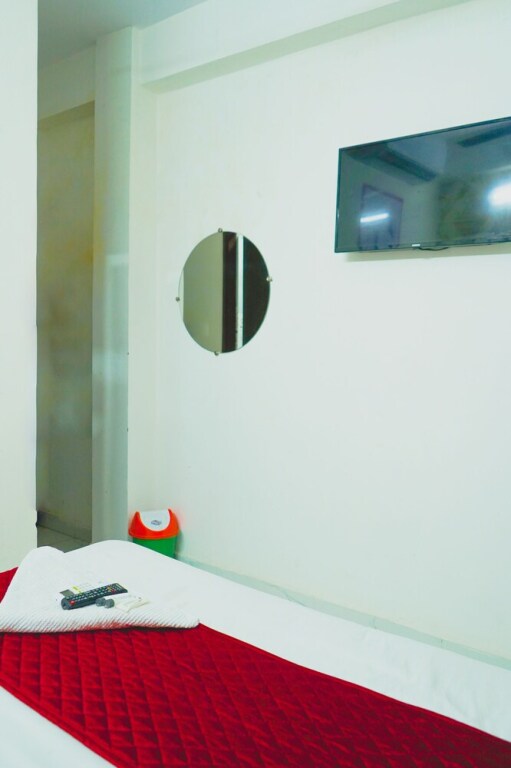 Нойда: Roomshala 143 Shubham Residency Sec 70
