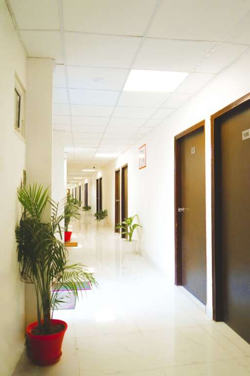 Нойда: Roomshala 143 Shubham Residency Sec 70