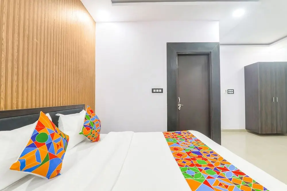 Лакхнау: Fabhotel Paras