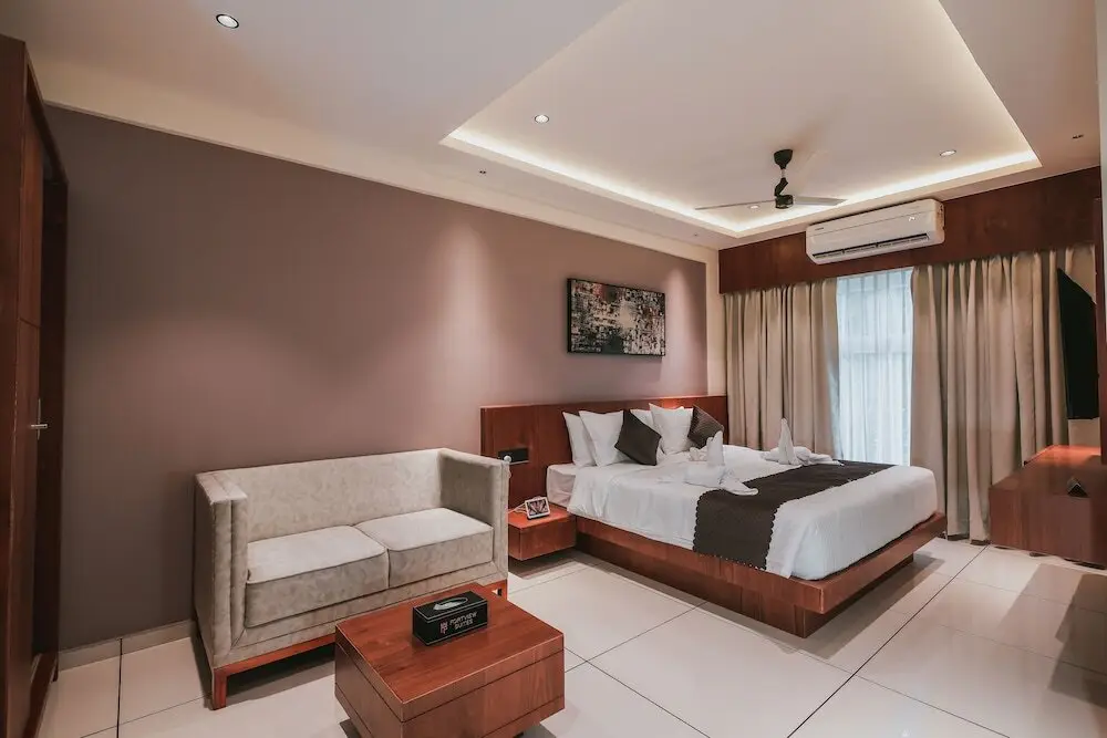 Казарагод: Fortview Suites