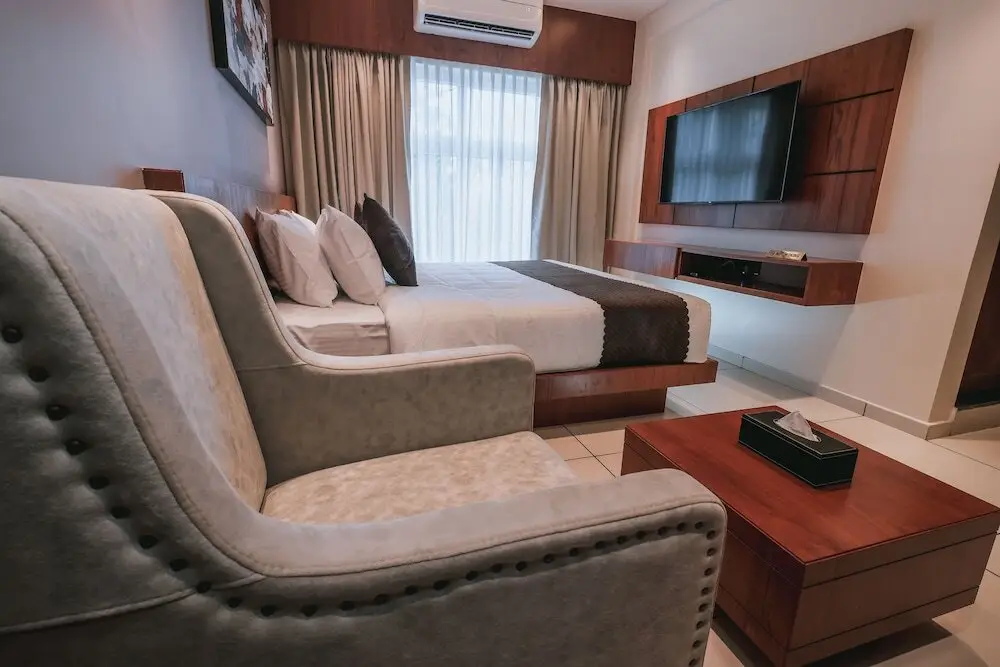 Казарагод: Fortview Suites