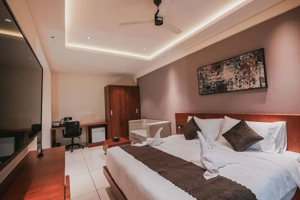 Казарагод: Fortview Suites