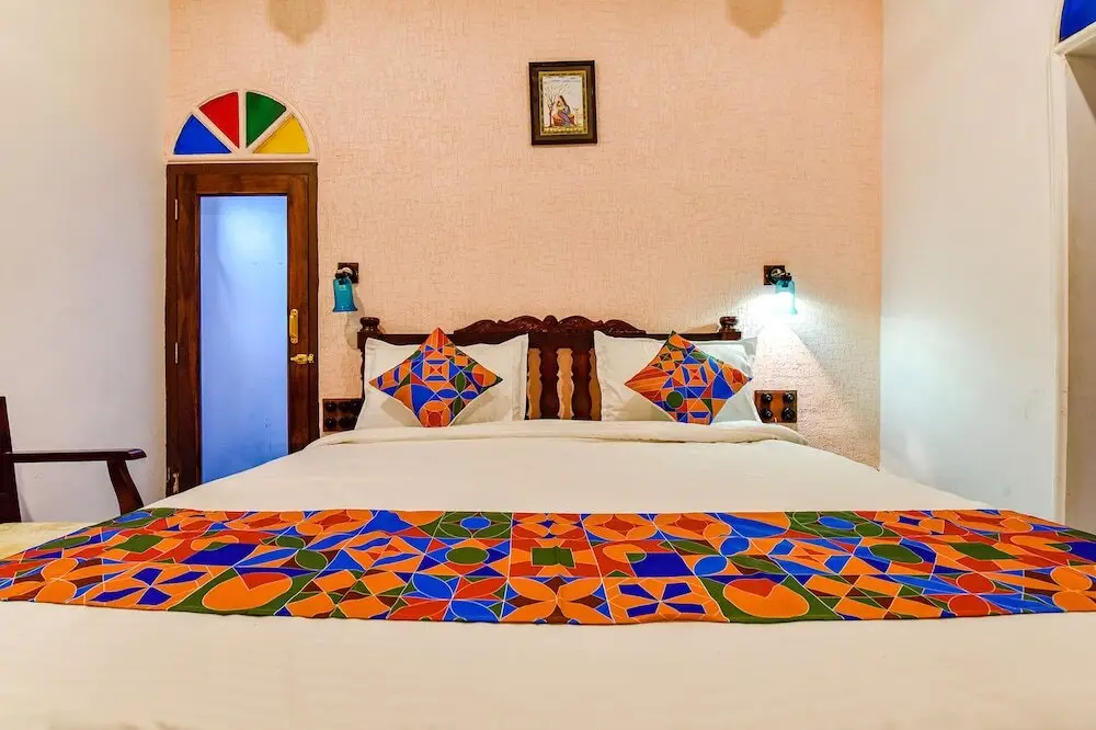 Удаипур: Fabhotel Ambika Chirwa House