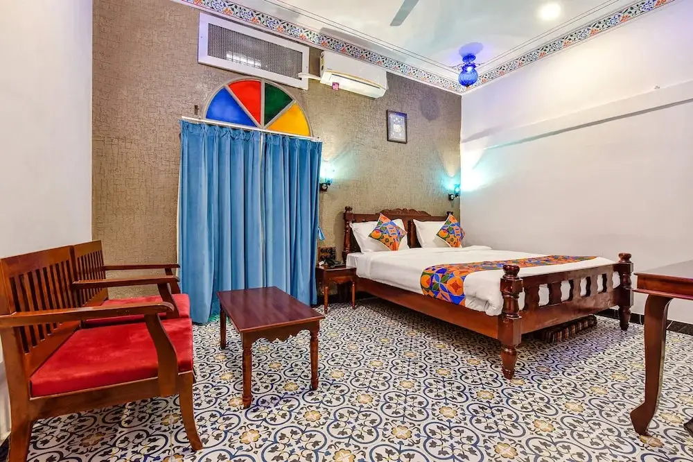Удаипур: Fabhotel Ambika Chirwa House