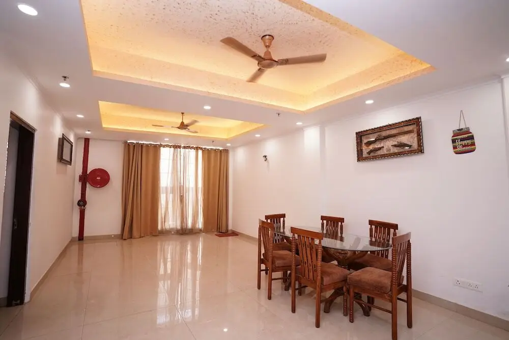 Нойда: Hotel Lyf Corporate Suites Noida Sec-56