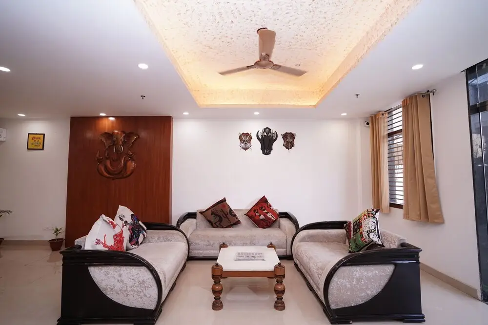 Нойда: Hotel Lyf Corporate Suites Noida Sec-56
