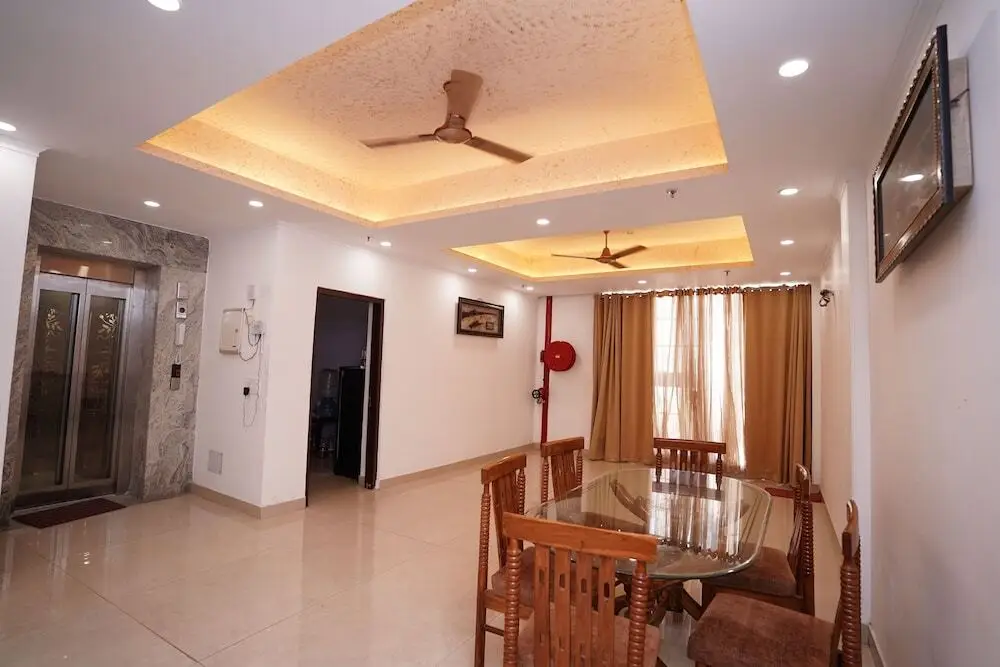 Нойда: Hotel Lyf Corporate Suites Noida Sec-56