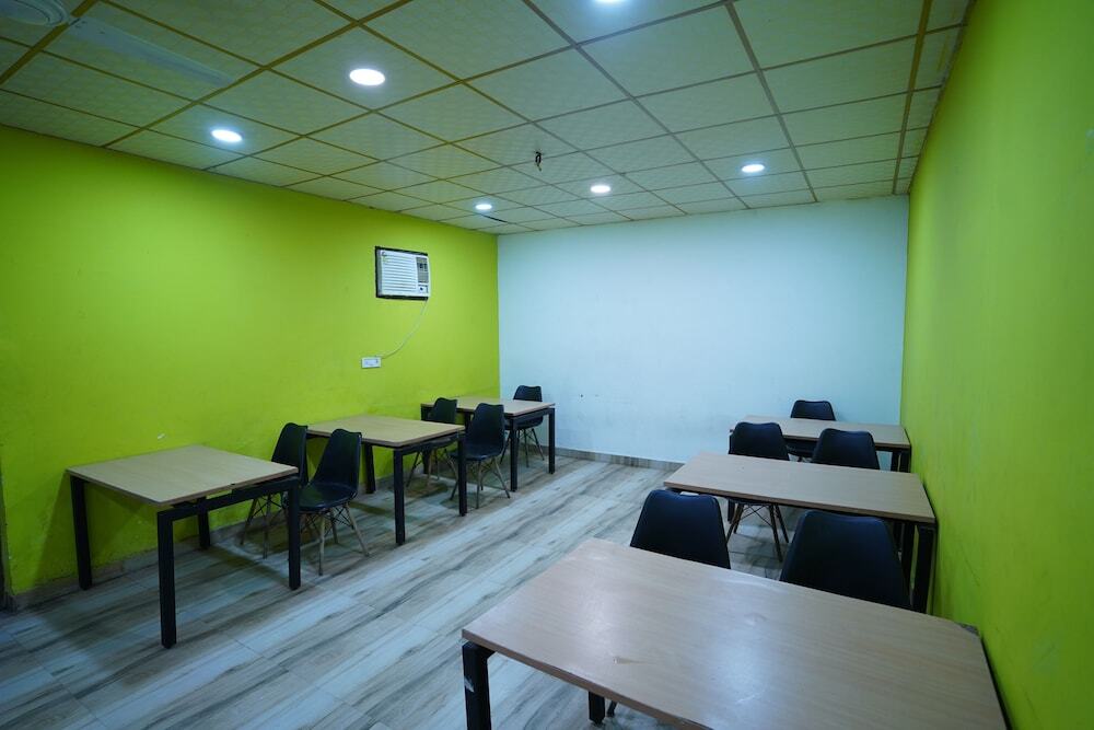 Нью-Дели: Hotel Lyf Corporate Suites - Peera Garhi