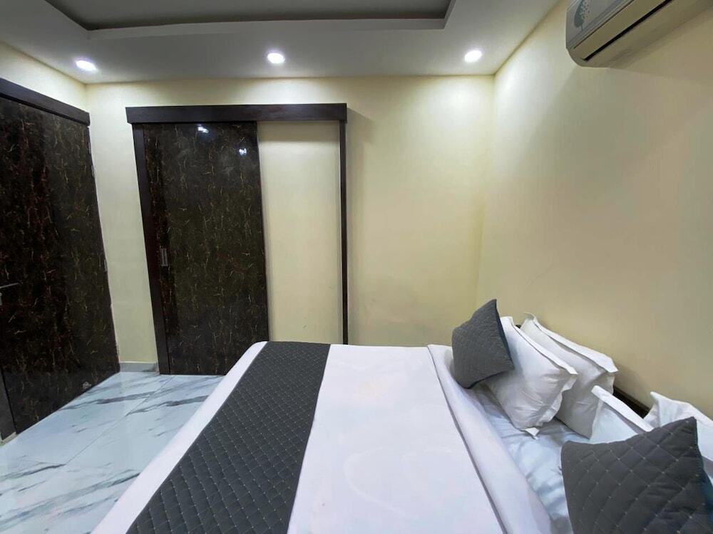 Большая Нойда: GoBravo 72 - 3BHK Farm with Pool & Garden Sec150 Noida