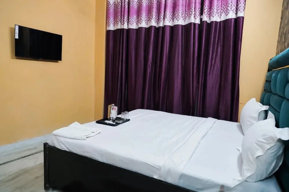 Нью-Дели: Roomshala 155 Hotel JPC