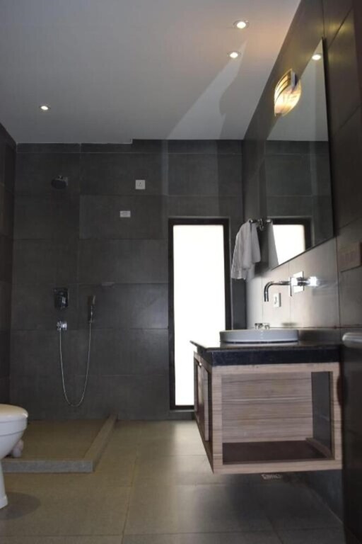 Наинитал: Roomshala 055 Paradise