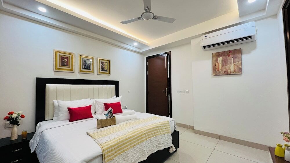 Гуруграм: BluO 3BHK Golf Course Road Balcony Lift