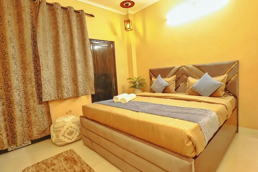 Газиабад: Roomshala 115 Satguru Residency