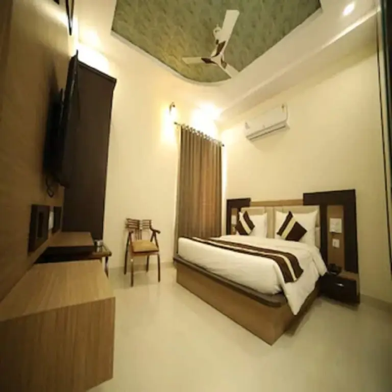 Таннасар: Hotel Amber