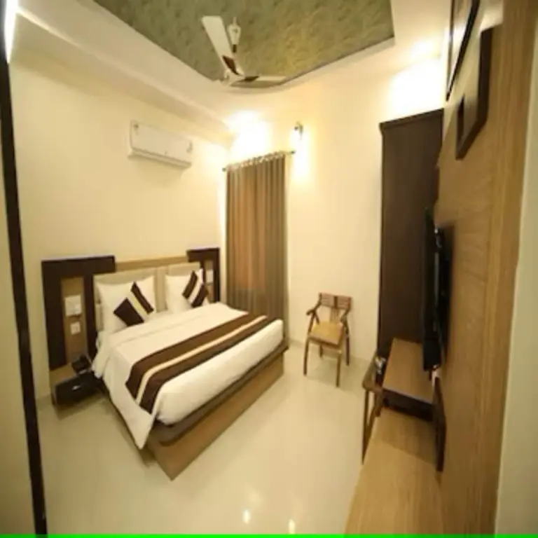 Таннасар: Hotel Amber