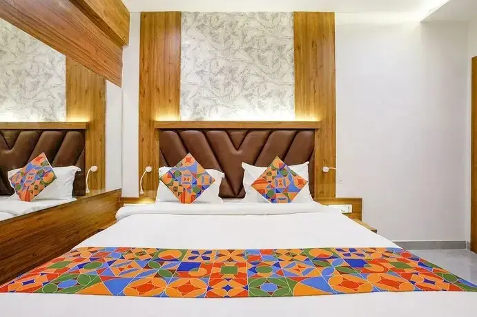 Тхане: Fabhotel Grand Residency