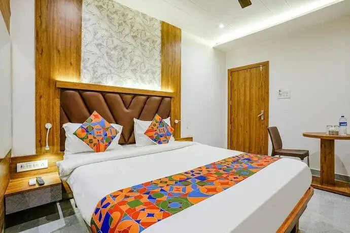 Тхане: Fabhotel Grand Residency