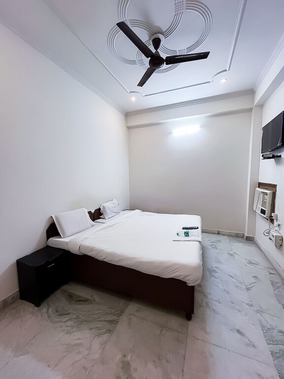 Нойда: Roomshala 117 Shubham residency