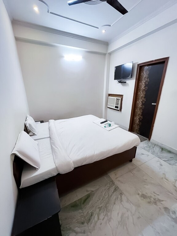 Нойда: Roomshala 117 Shubham residency