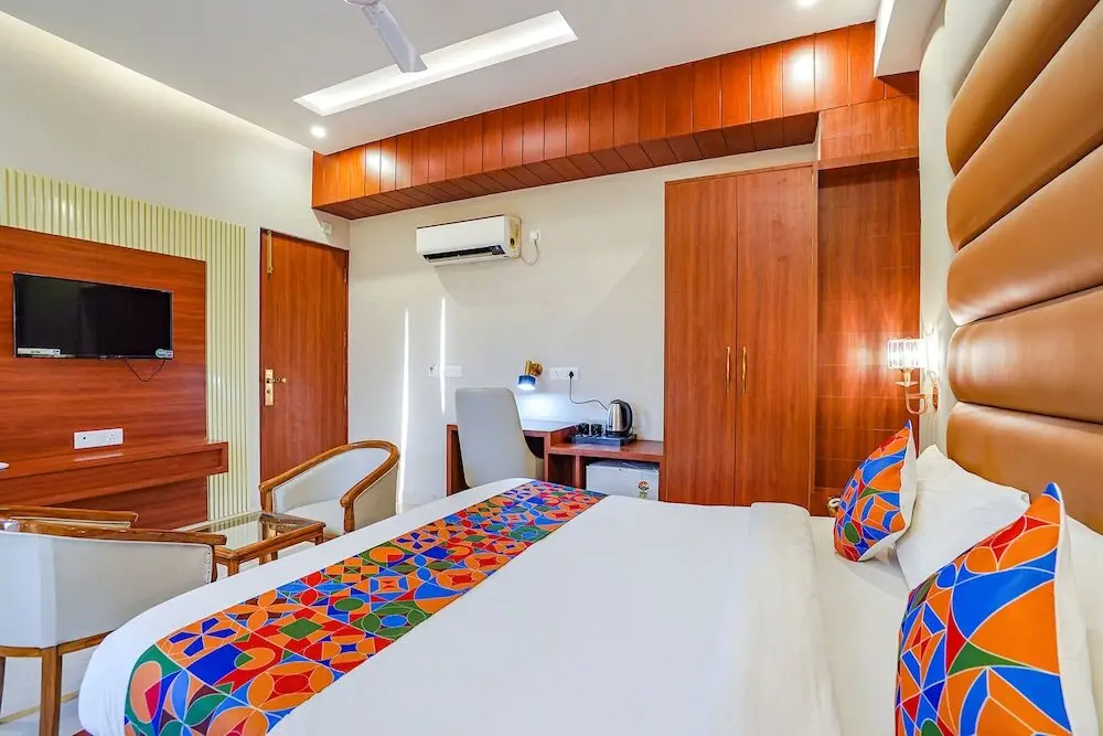 Нойда: FabHotel Prime Noida Sector 63