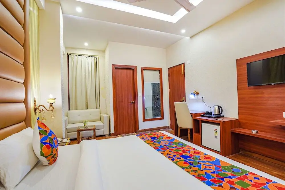Нойда: FabHotel Prime Noida Sector 63