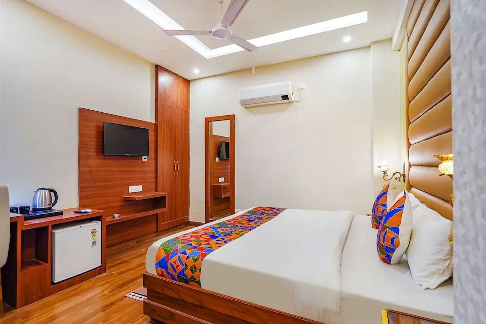 Нойда: FabHotel Prime Noida Sector 63
