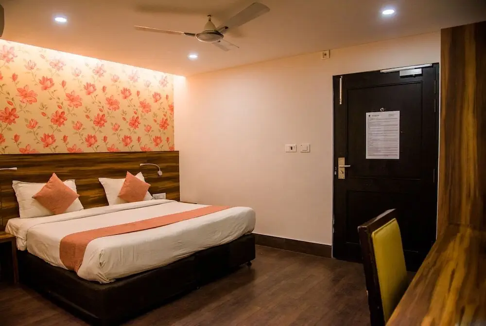 Лакхнау: Hotel Sandstone INN
