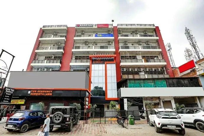 Варанаси: Fabhotel Yug Residency
