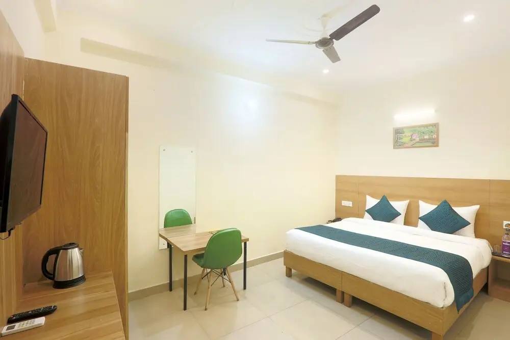 Нойда: Hotel Lemon Suites & Banquet Noida Sector 62