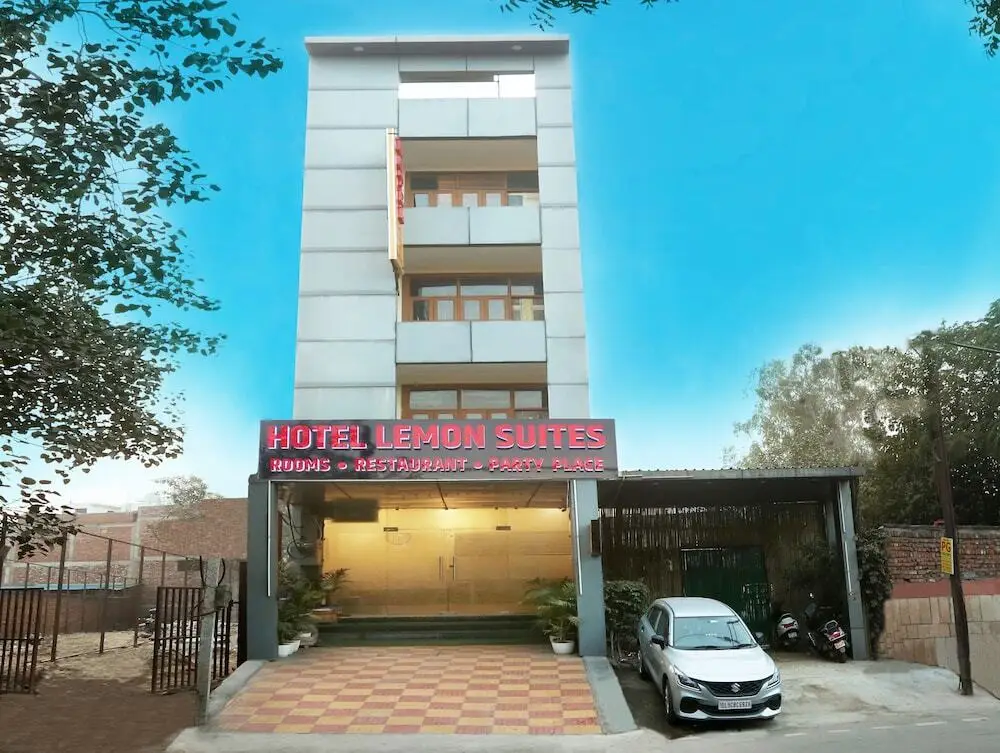 Hotel Lemon Suites & Banquet Noida Sector 62 — фото 1