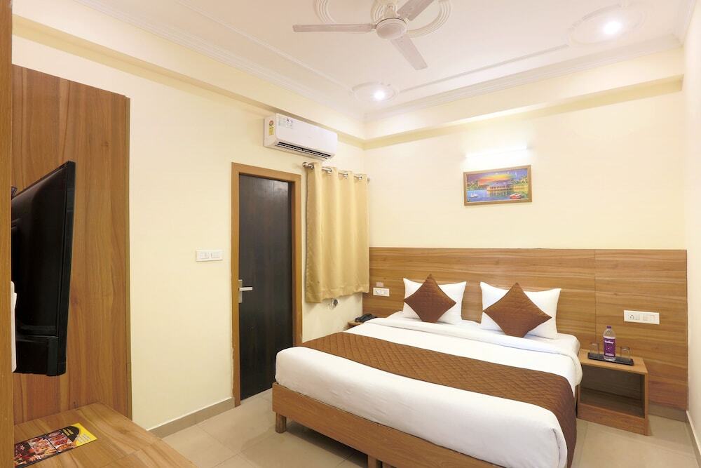 Нойда: Hotel Lemon Suites & Banquet Noida Sector 62