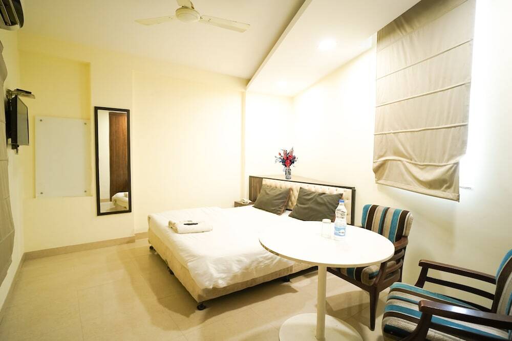 Нью-Дели: Roomshala 014 Hotel EM