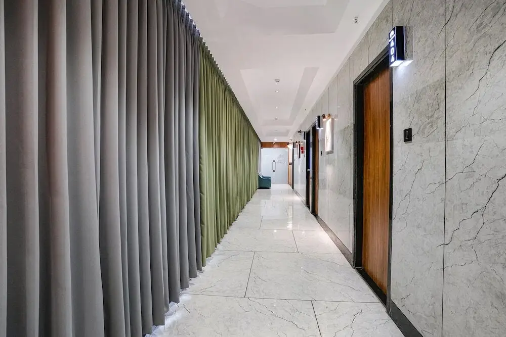 Сурат: Fabhotel Royal Orbits