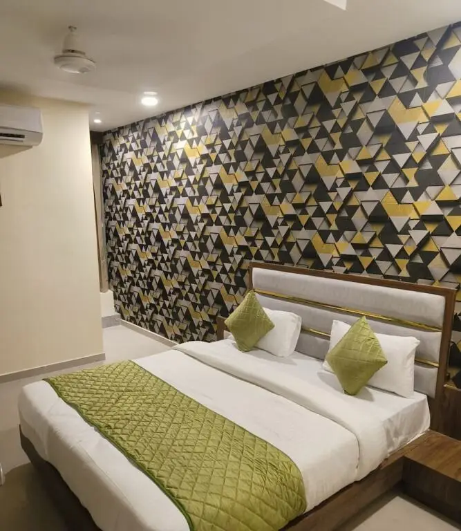 Вадодара: Hotel V R Villa