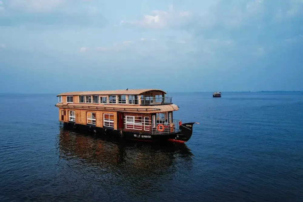 Аллеппи: Honeymoon Houseboat