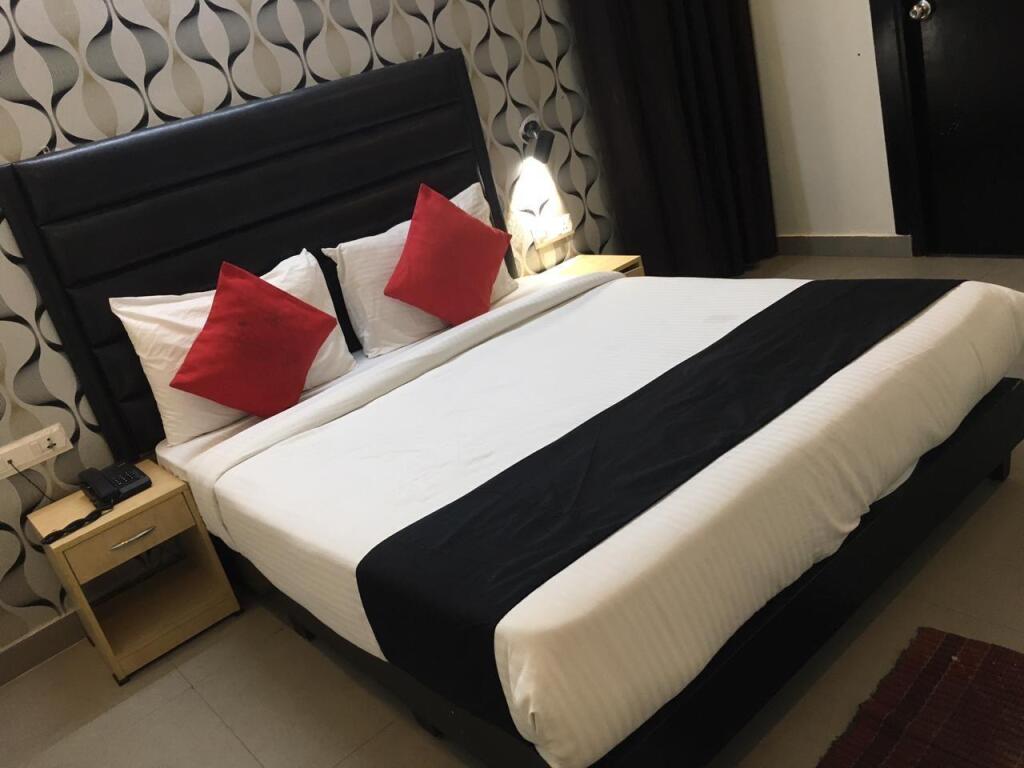 Газиабад: The Hotel Diamond