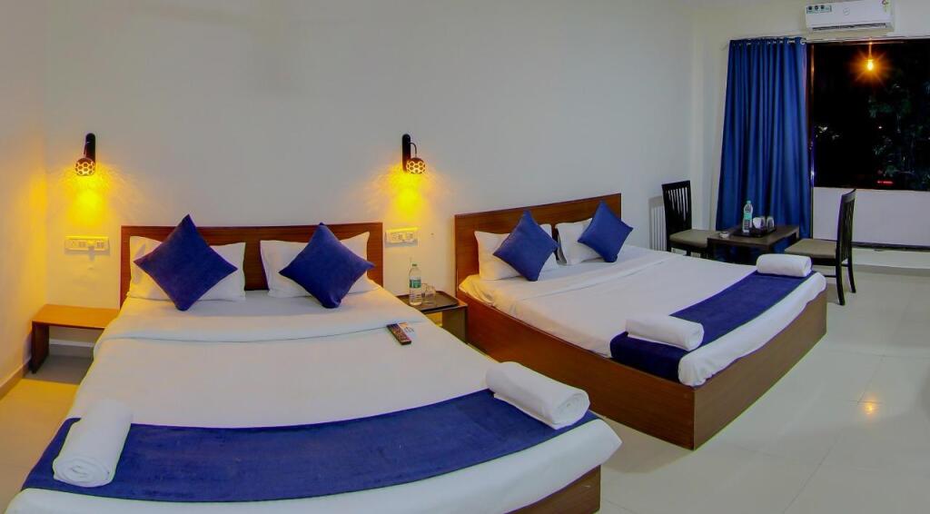 Лонавала: hotel rain sky inn
