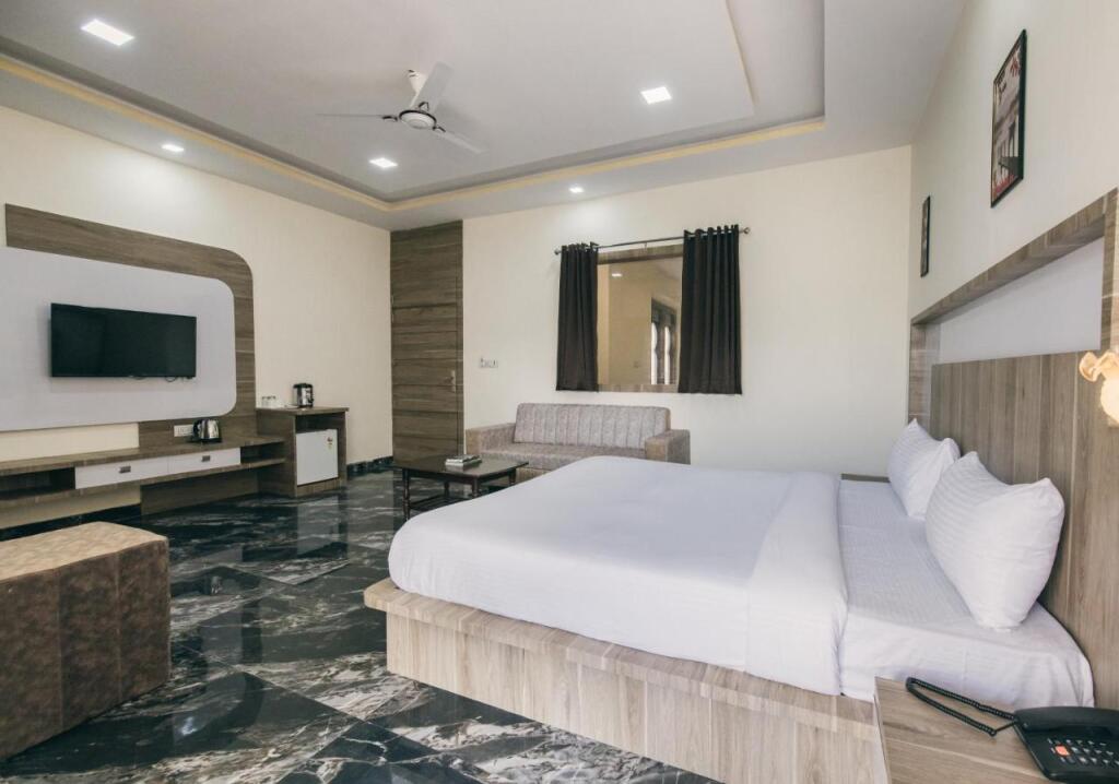 Удаипур: Serenity Hill Resort & Spa To Serenity Hill Resort - A Boutique Resort in Udaipur