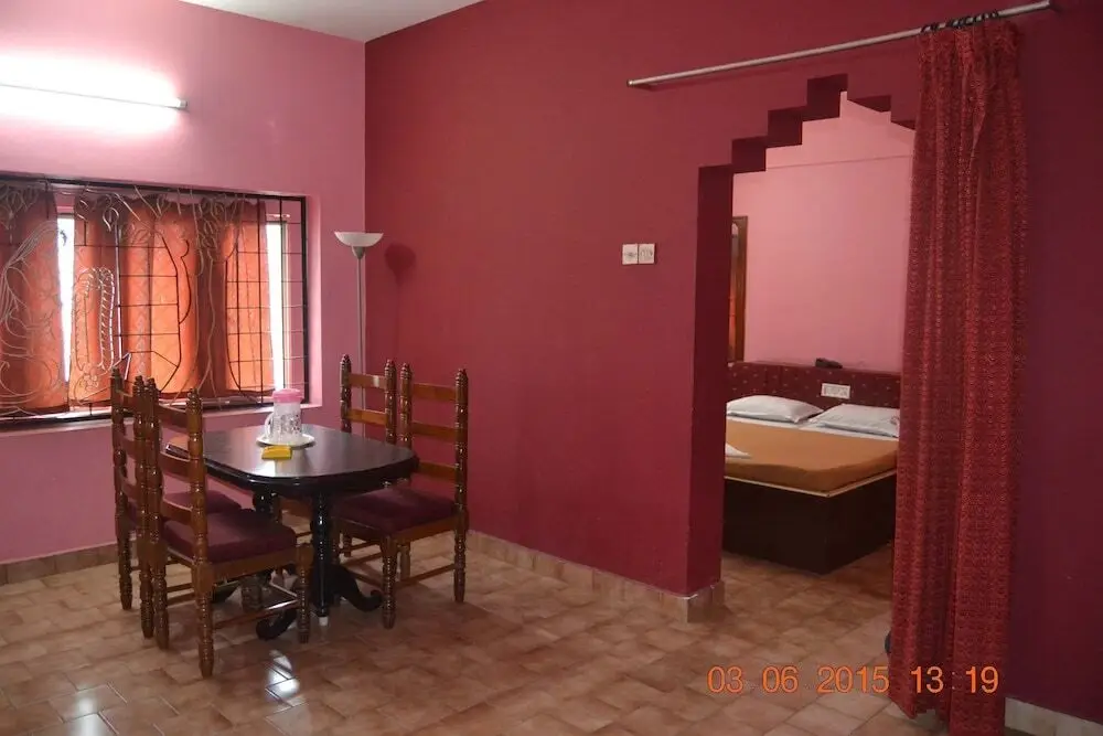 Гуруваюр: Sreeja Inn