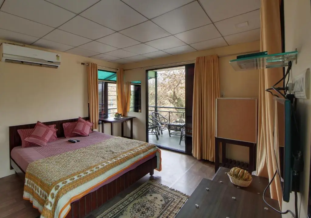 Сазан: Gir Pride Resort