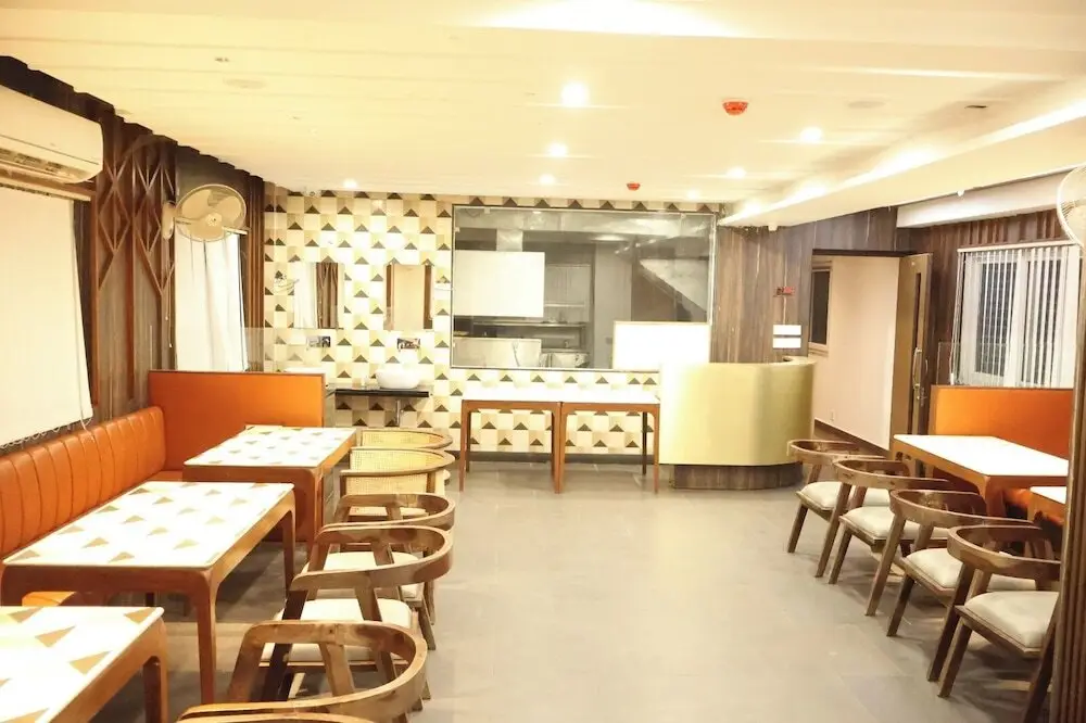 Агартала: Hotel Grand Zuri