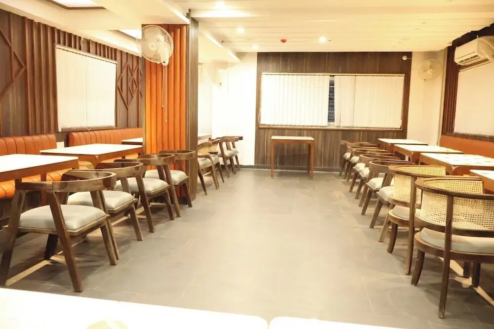 Агартала: Hotel Grand Zuri