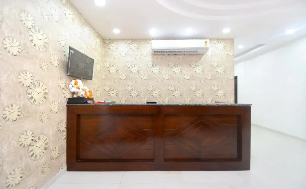 Зиракпур: Lrc Hotel And Banquet By OYO Rooms