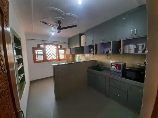 Bashaw Residency, Top Rated Family Guest House Near Srinagar Airport — фото 1