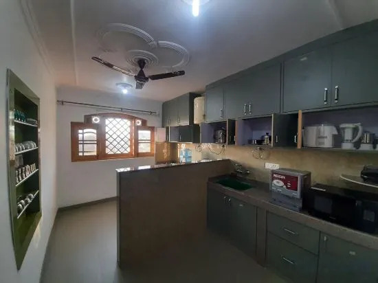 Шринагар: Bashaw Residency, Top Rated Family Guest House Near Srinagar Airport